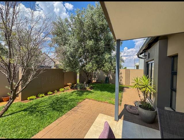 3 BEDROOM HOUSE FOR SALE IN MIDSTREAM MEADOWS